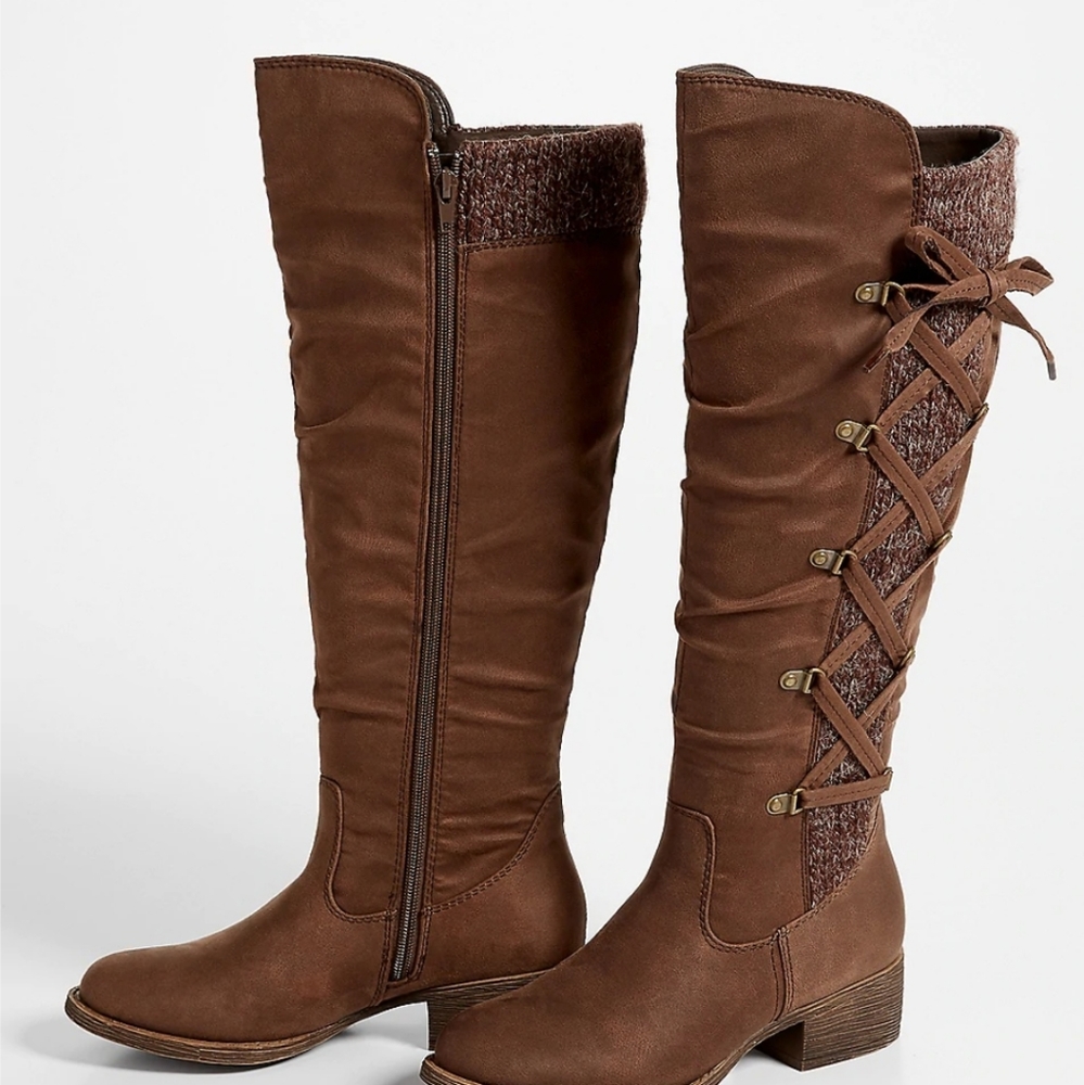 NWT Maurices Elly Wide Calf Lace Boot Size 8